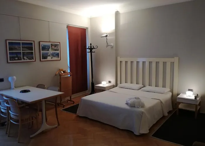 Borgonuovo Uno 아파트 *
